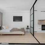 Sleek 1Bd Apt With Sea View
