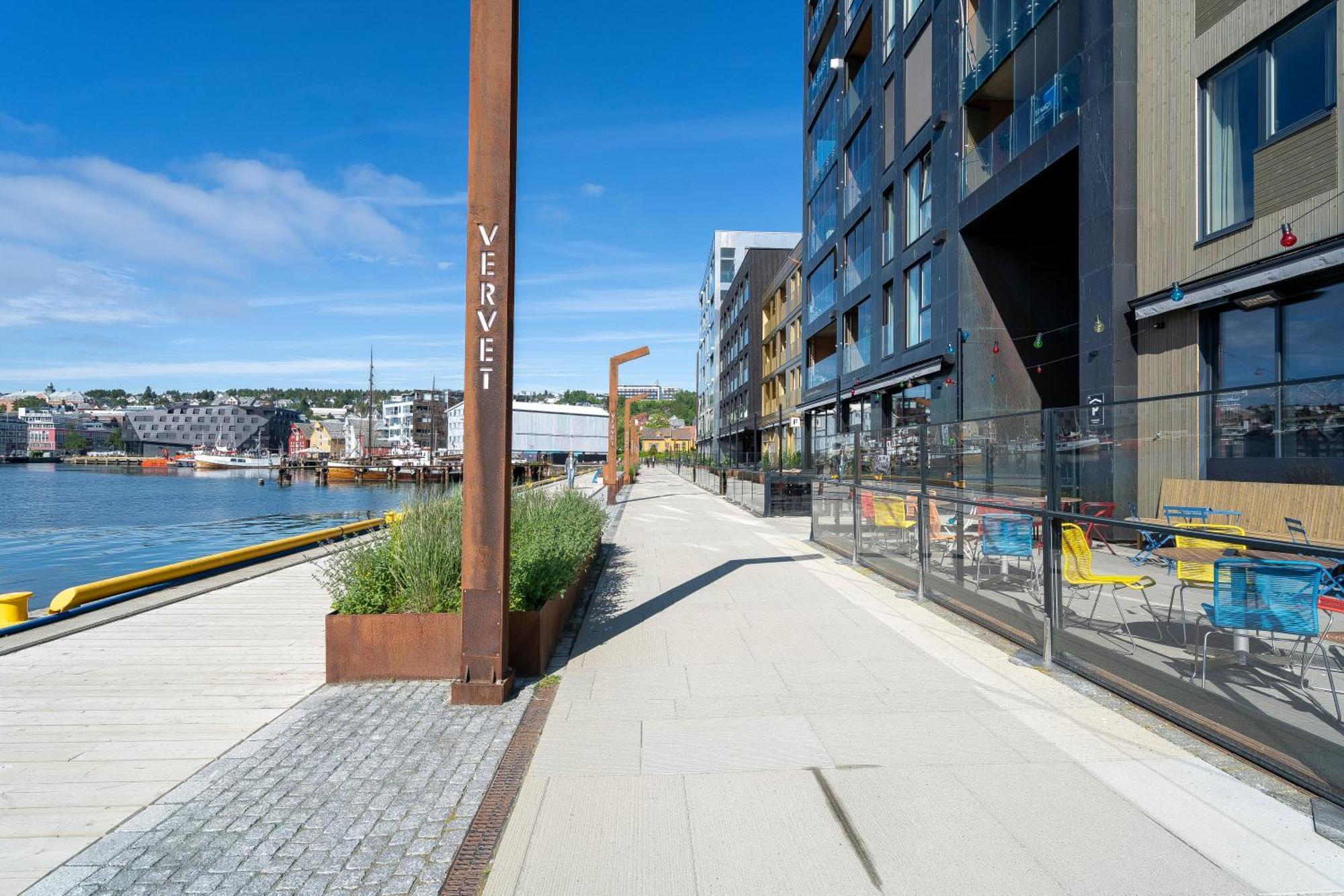 Sleek 1bd With Sea View Tromsø